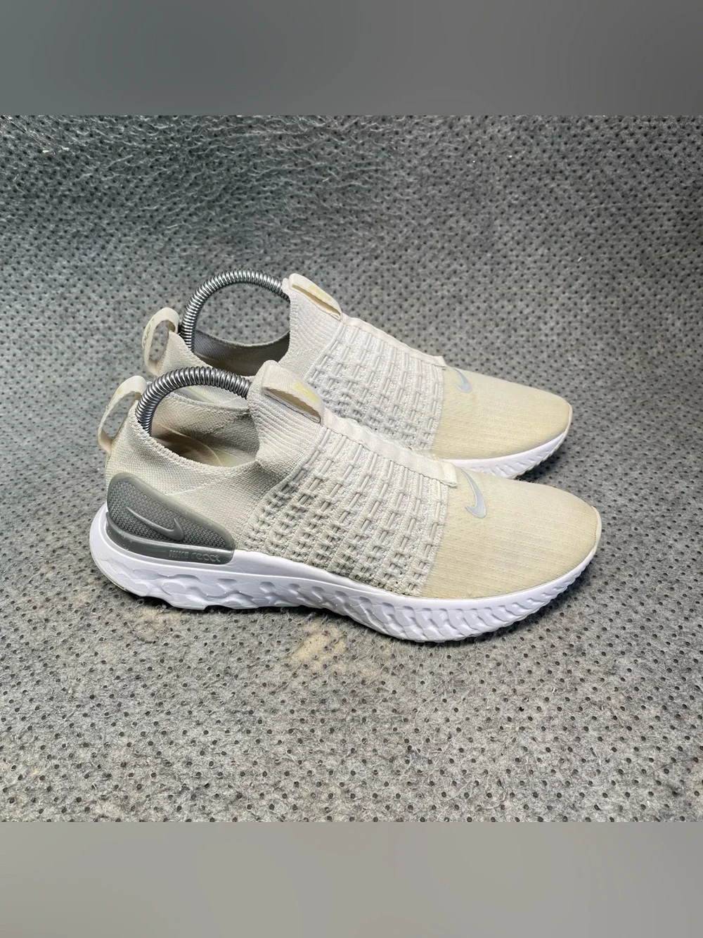 Nike React Phantom Run Flyknit 2 White Running Shoes Size 9 Women’s